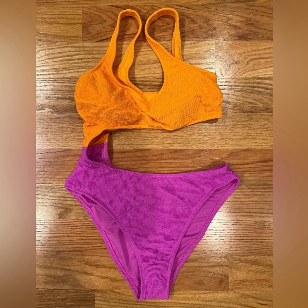 Wild fable cutout monokini, liner still attached
